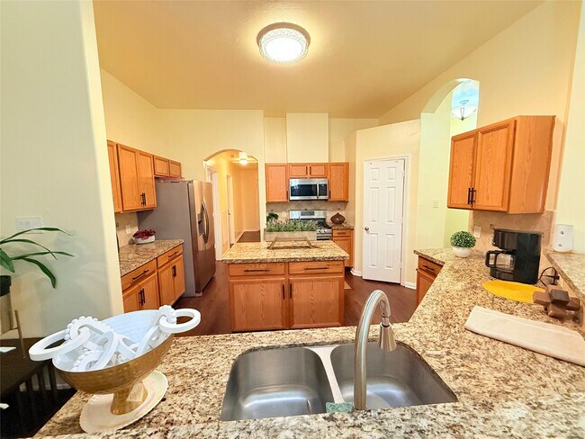 Building Photo - 4010 Highland Vale Ct