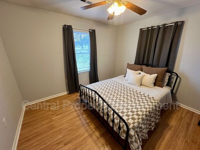 Building Photo - 102 Stoneledge Dr