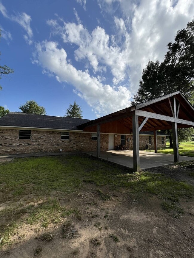 Building Photo - 1773 Spinks Chapman Rd