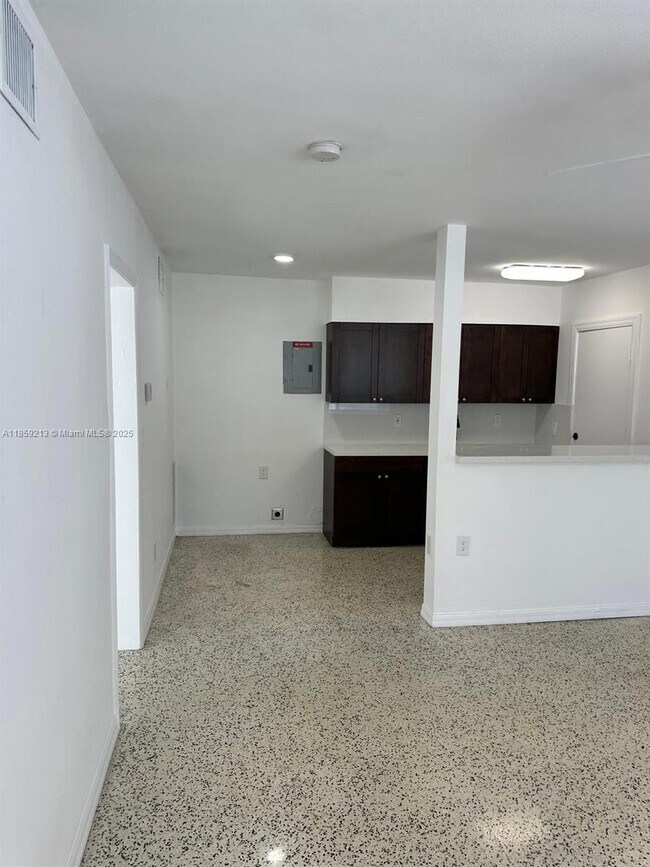 Building Photo - 660 NE 88th Terrace