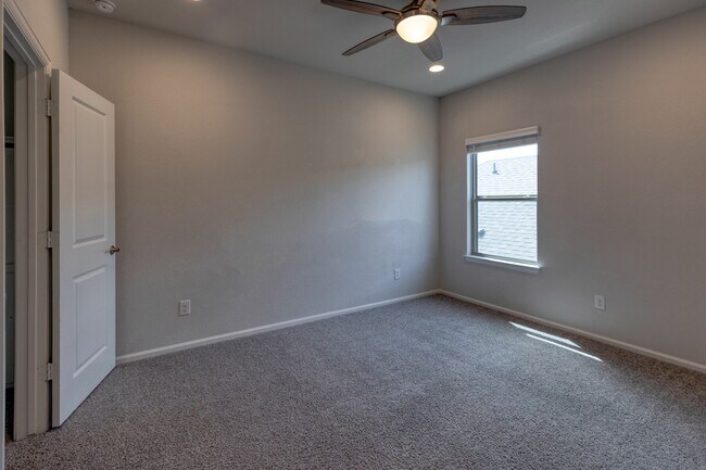 Building Photo - 125 Rangel Dr