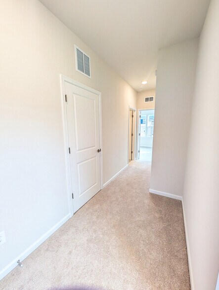 Building Photo - 6119 Northwest Dr