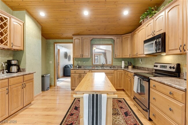 Building Photo - 3935 White Fir Way