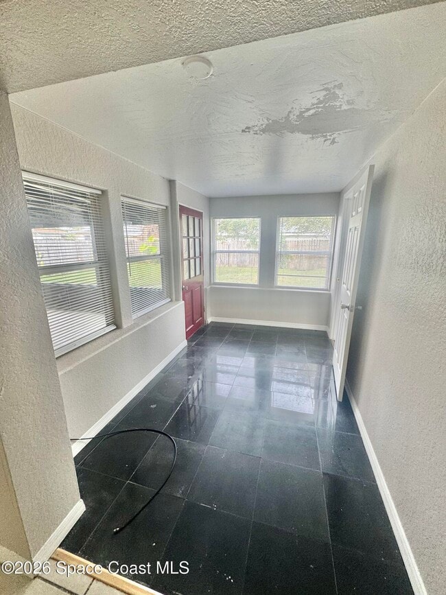 Building Photo - 2444 Victor Rd