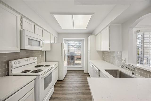 Building Photo - 8600 Coppertowne Ln