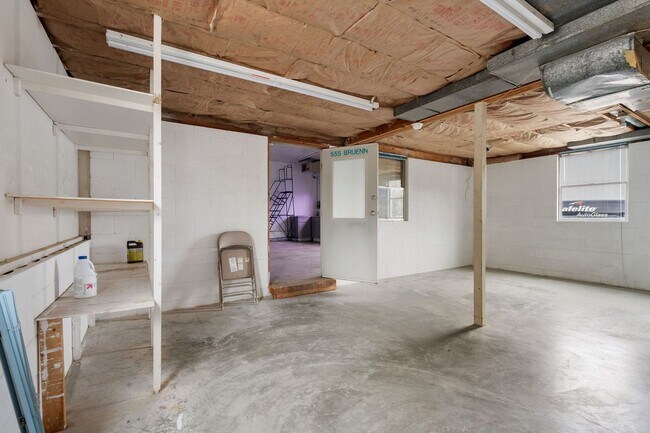 Building Photo - 400 Casad Ave