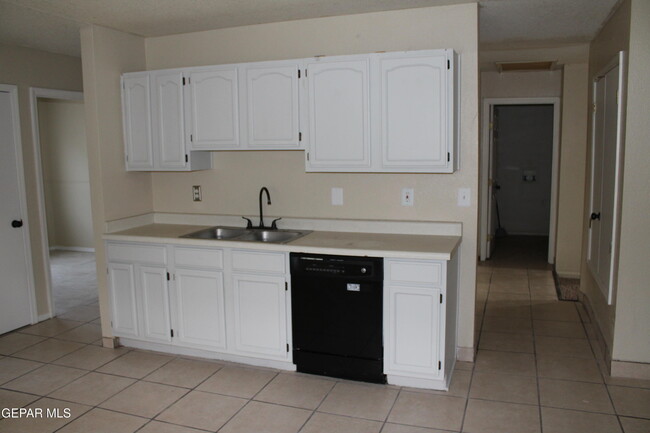 Building Photo - 11668 Diana Lynn Ct
