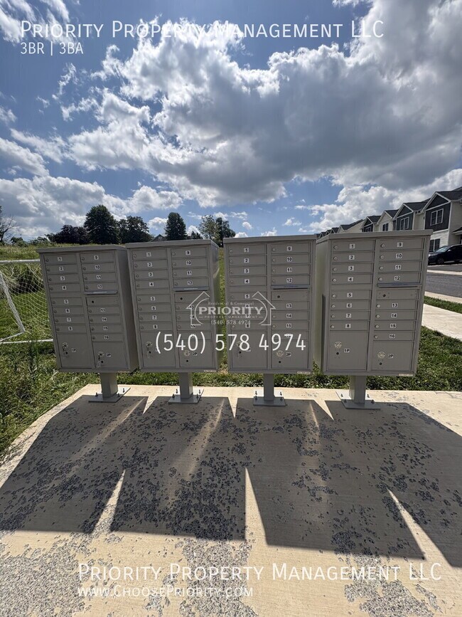 Building Photo - 751 Zephyr Dr