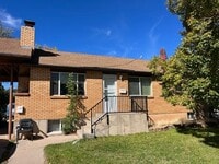 Building Photo - Charming home