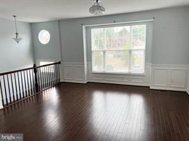 Building Photo - Location Location Location