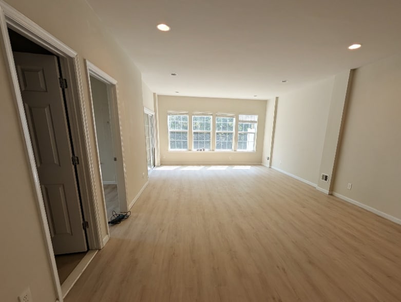 Building Photo - 25482 Hopton House Terrace