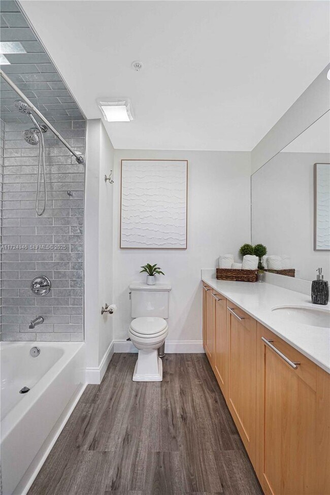 Building Photo - 511 SE 5 Ave