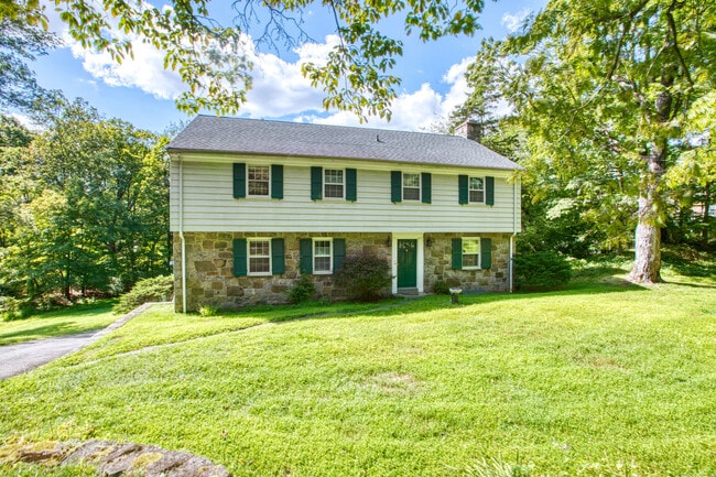 Building Photo - 226 Stanwich Rd