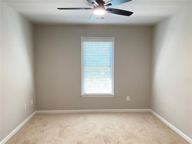 Building Photo - 1664 Oakbrook Lake Dr NW