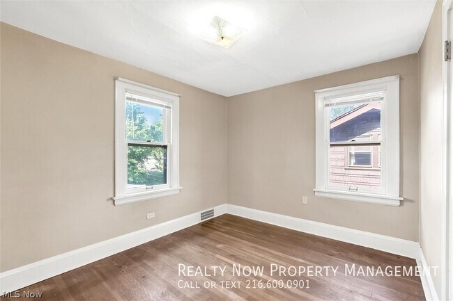 Building Photo - 3276 Tullamore Rd