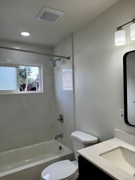 Building Photo - 1144 Locust St