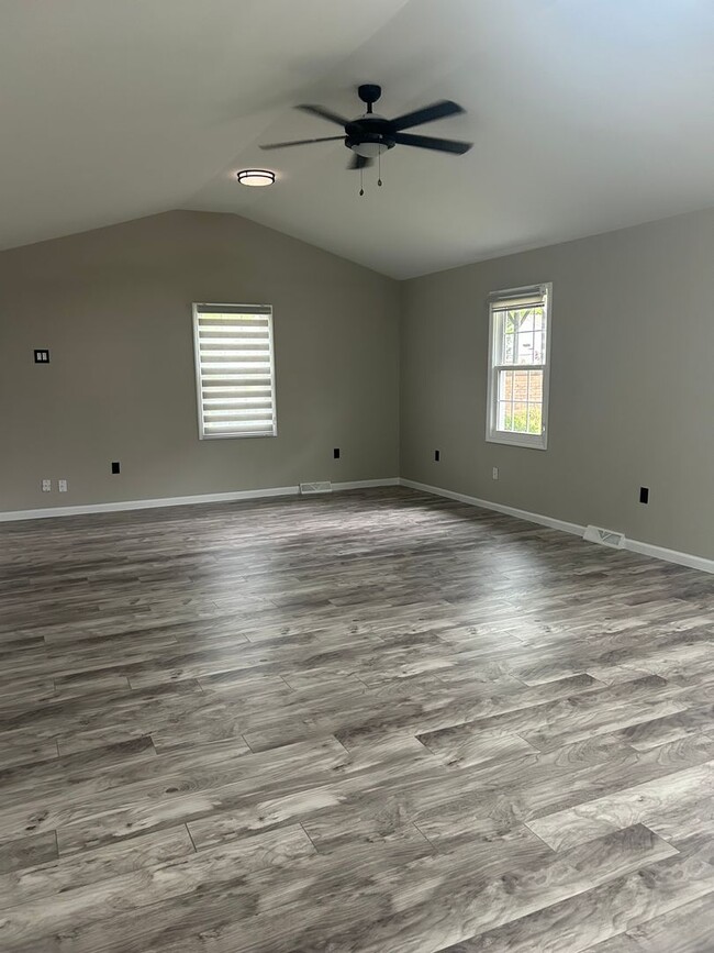 Building Photo - 5/3 Home Available Now!