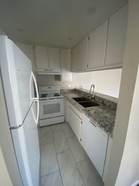 Building Photo - 105 Aurora Plz