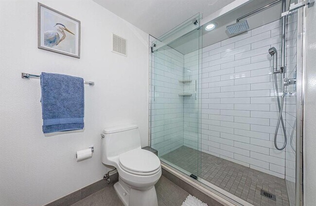 Building Photo - 6083 Bahia Del Mar Cir N