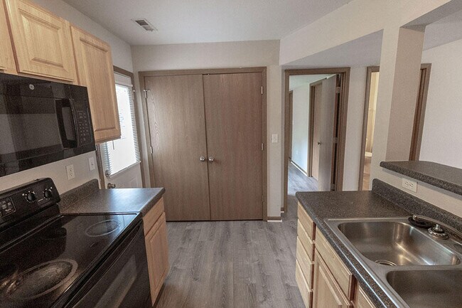 Building Photo - 2117 N Ballenger Ln