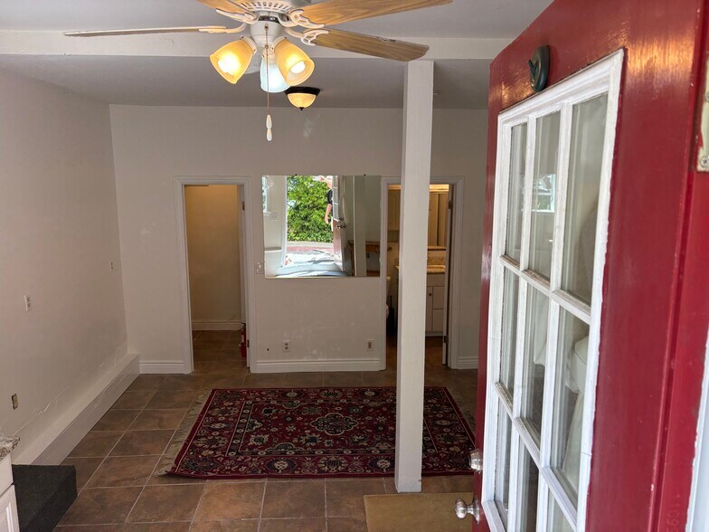 Building Photo - 131 Laurel Pl