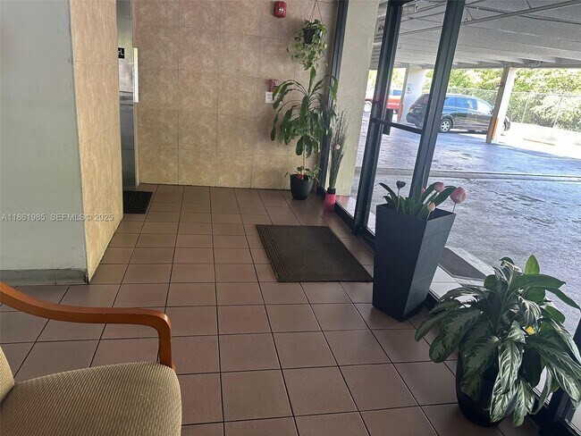 Building Photo - 1801 NE 140th St