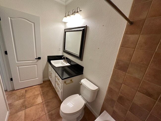 Building Photo - 4BR/3BA w/ Solar + Downstairs Bed/Bath in Whitney Oaks