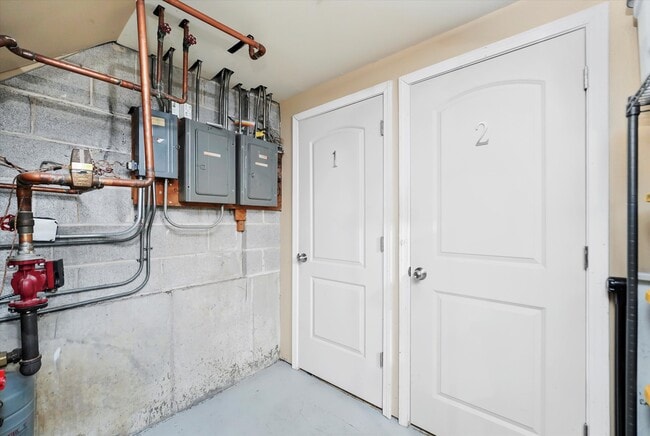 Building Photo - 69 E Quincy-2