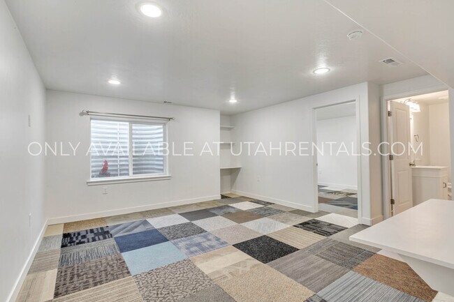 Building Photo - 4249 E Hl Vw Dr