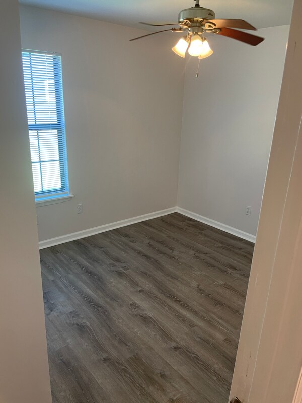 Building Photo - 900 E Leslie Cir