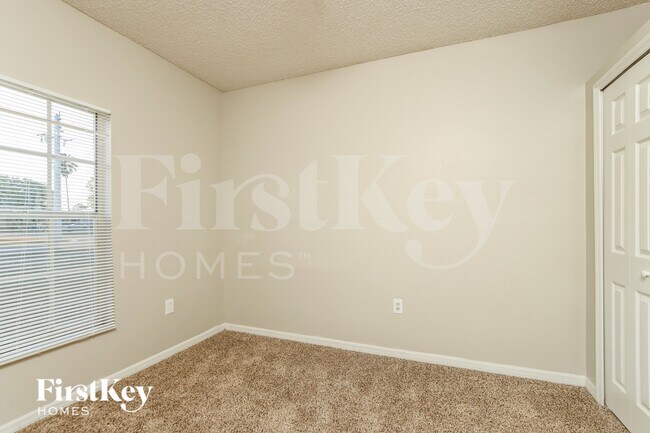 Building Photo - 1201 Schumann Dr