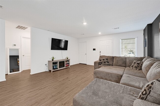 Building Photo - 22326 Mountain Pne Dr