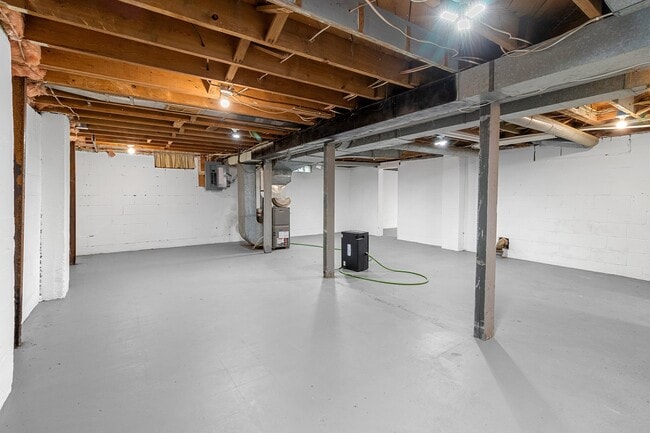 Building Photo - 418 S Mill St