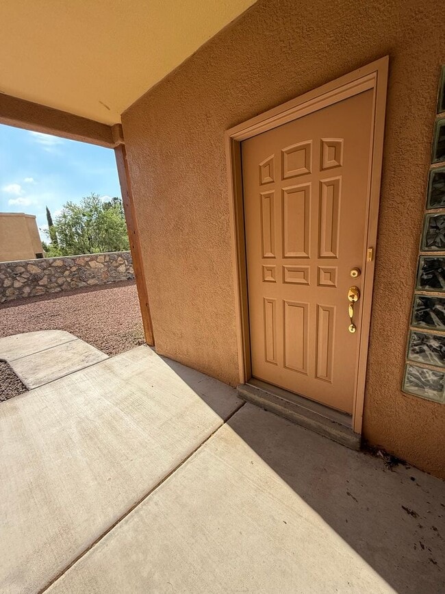 Building Photo - Beautiful 3 Bedroom Home! Available Now!