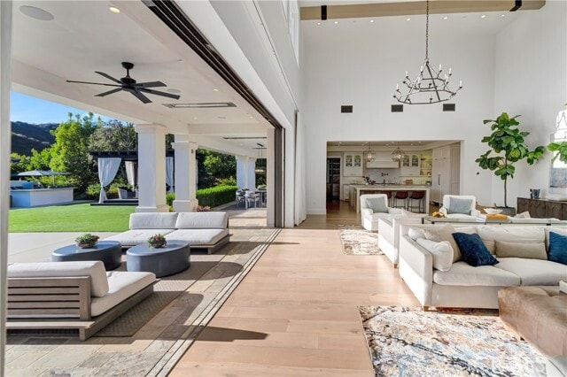 Building Photo - 2037 Delphine Ln