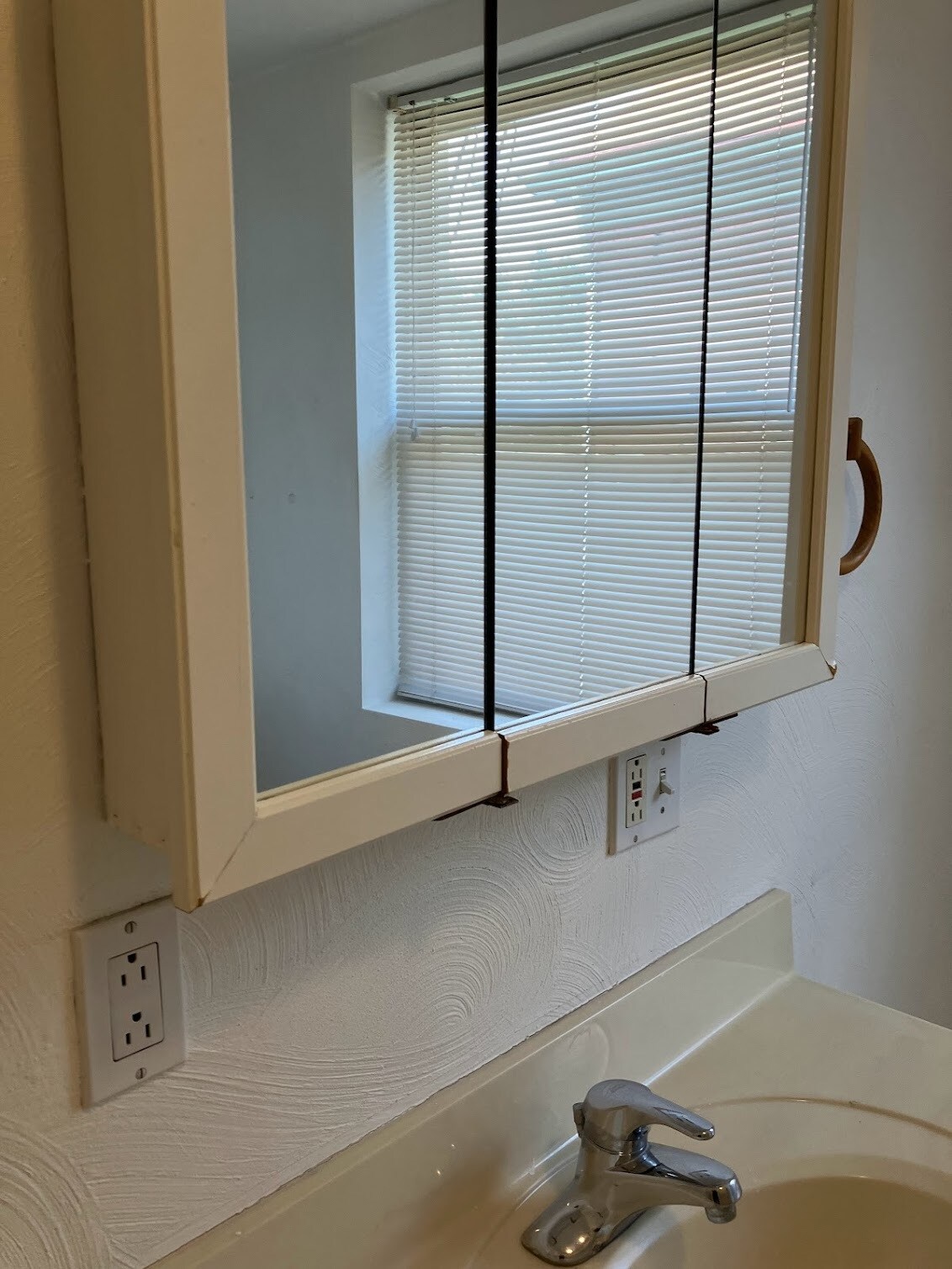 Building Photo - 5819 Bartlett St