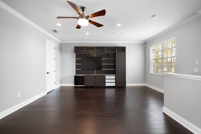 Building Photo - 3111 W De Leon St