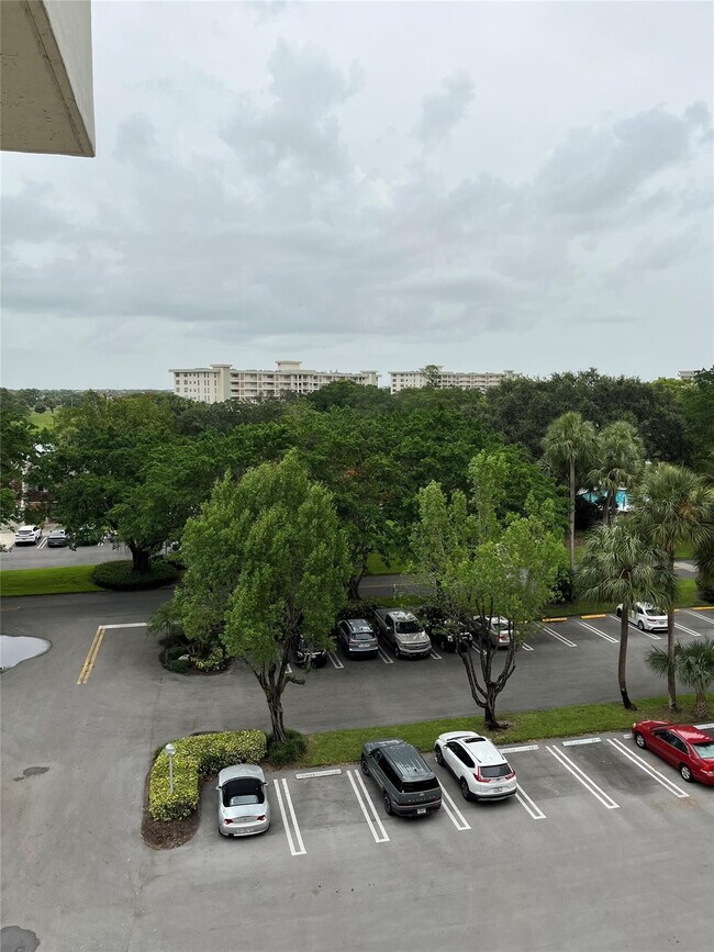 Building Photo - 3150 N Course Ln