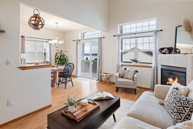 Building Photo - Beautiful 3 bedroom 2.5 bathroom Lake Stevens home!