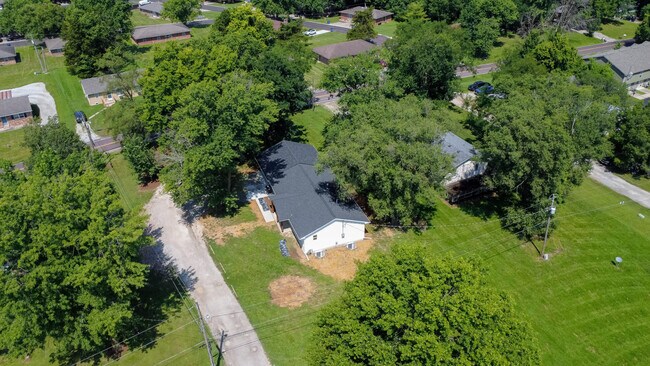 Building Photo - 25 Poplar Hill Dr
