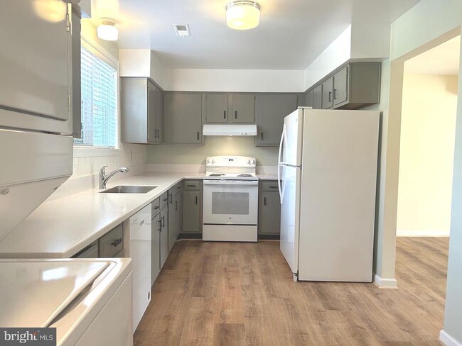 Building Photo - 136 Fairfield Dr