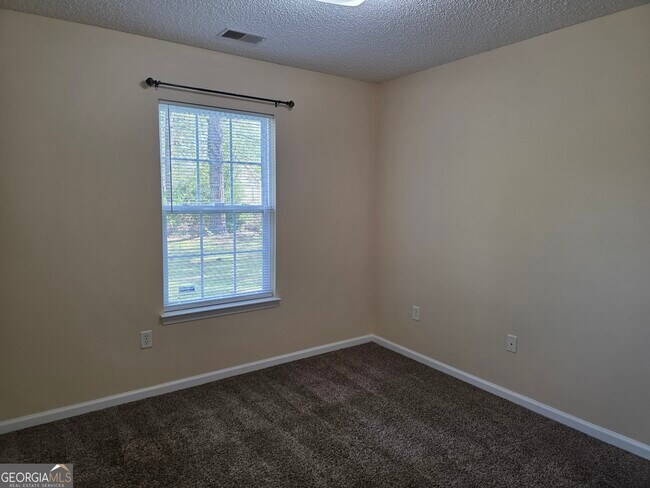 Building Photo - 101 Mossy Oak Dr