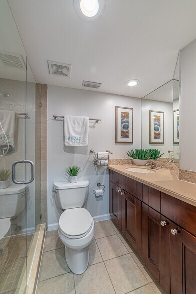 Building Photo - 1050 SE 15th St