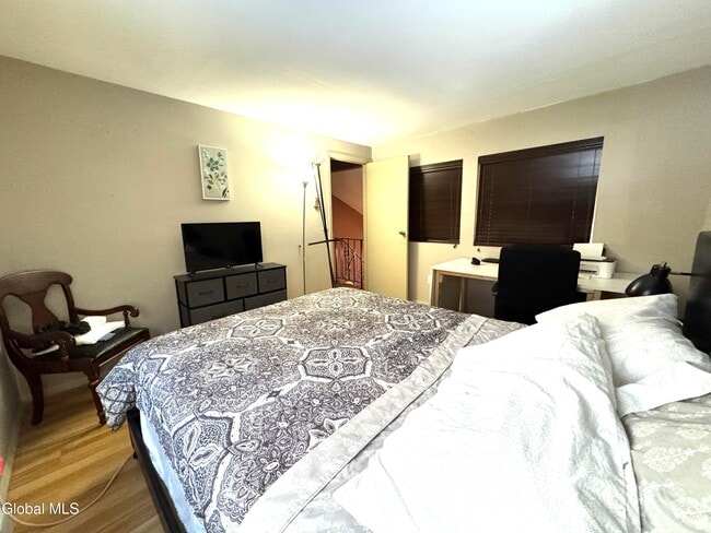 Building Photo - 48 Wake Robin Rd