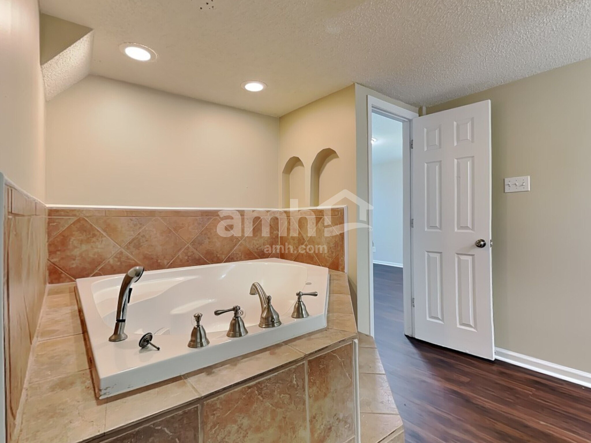 Building Photo - 223 Longleaf Cir
