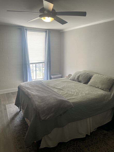 Building Photo - 460 S Marion Pky