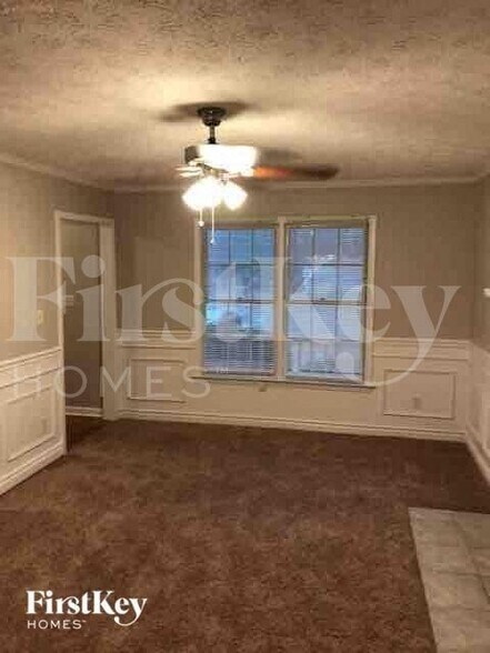 Building Photo - 1872 Red Rose Ln