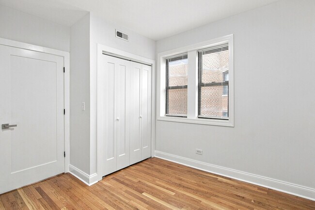 Building Photo - 3729 N Elston Ave