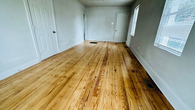 Building Photo - 206 Downes St