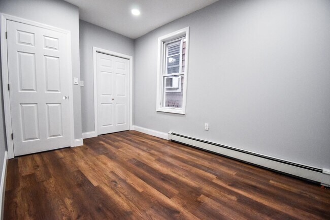 Building Photo - 17 Troy St